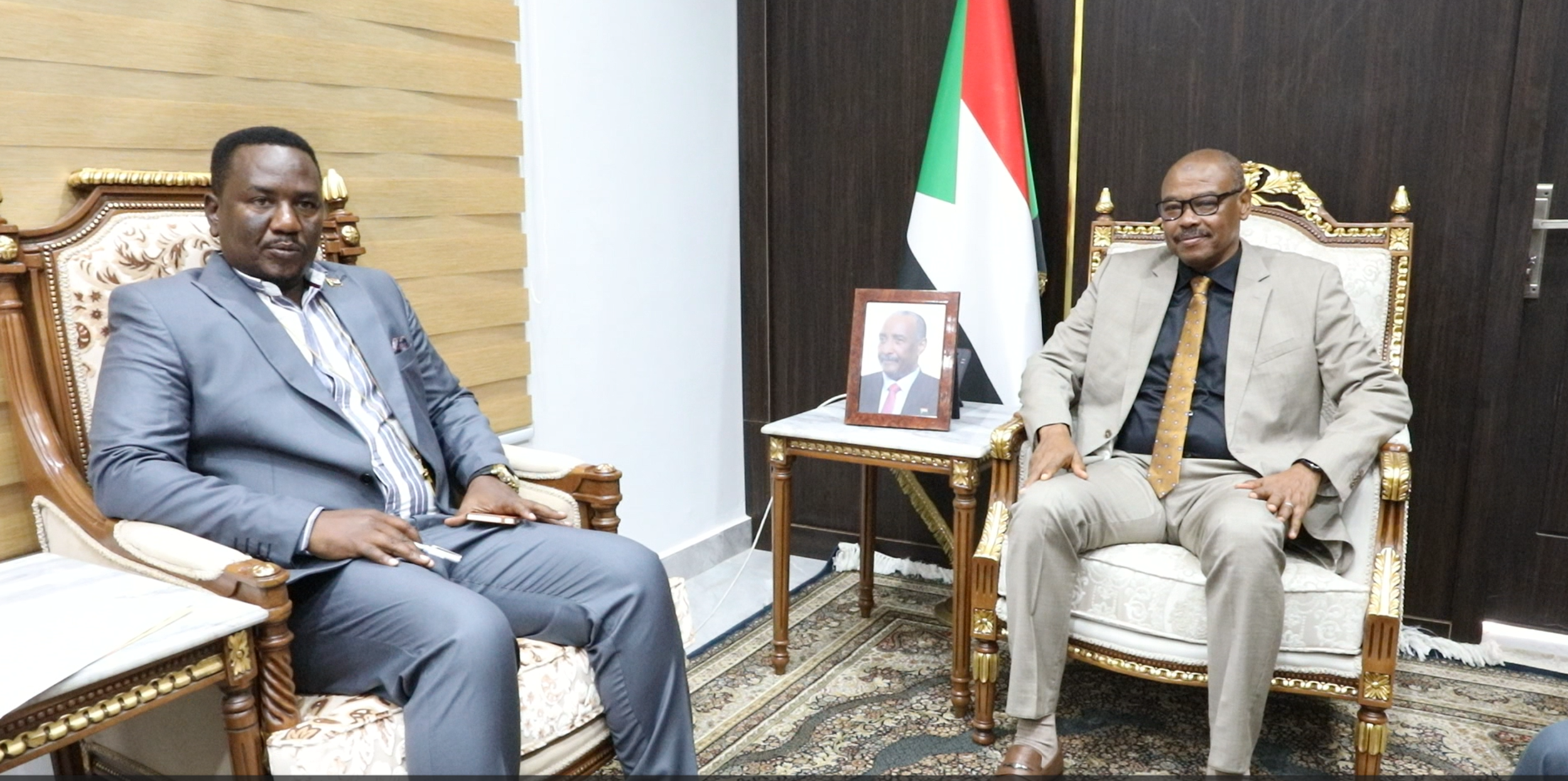 مستشار مجلس السيادة لشؤون المنظمات والعمل الإنساني يلتقي رئيس مجلس الكنائس السوداني ويشيد بدور الكنيسة في تعزيز التعايش ونبذ خطاب الكراهية